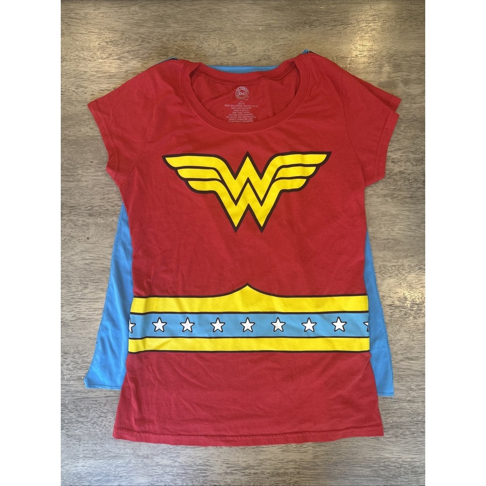 DC Comics Originals Wonder Woman Shirt with Cape 2XL (19) Short Sleeve Red